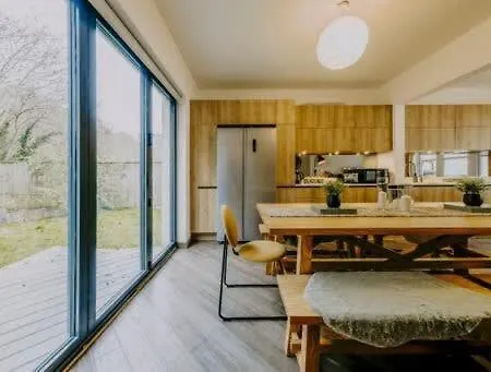 The Unicorn's House Sleeps 10 People *