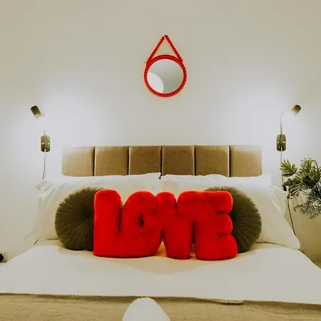 The Unicorn's House Sleeps 10 People *