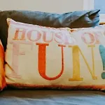 The Unicorn's House Sleeps 10 People Apartamento