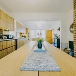 Apartamento The Unicorn's House Sleeps 10 People