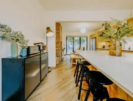 The Unicorn's House Sleeps 10 People Apartman