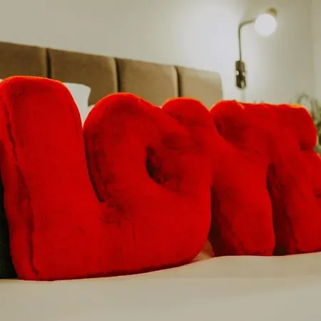 The Unicorn's House Sleeps 10 People Apartman