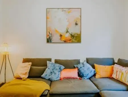 The Unicorn's House Sleeps 10 People Apartamento