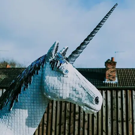 Daire The Unicorn's House Sleeps 10 People Bristol