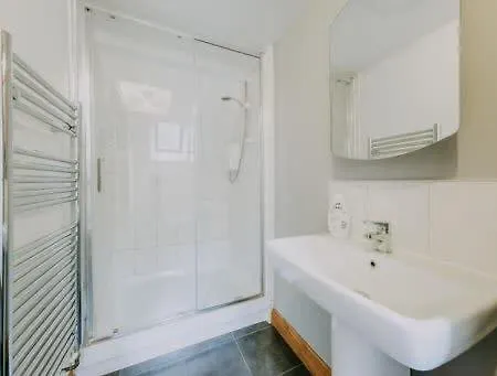 The Unicorn's House Sleeps 10 People Apartamento