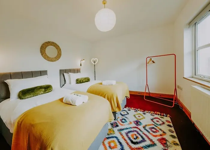 The Unicorn's House Sleeps 10 People *