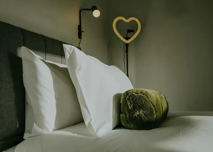 The Unicorn's House Sleeps 10 People * Bristol