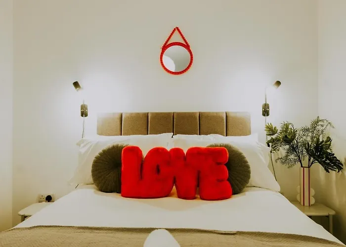 The Unicorn's House Sleeps 10 People *