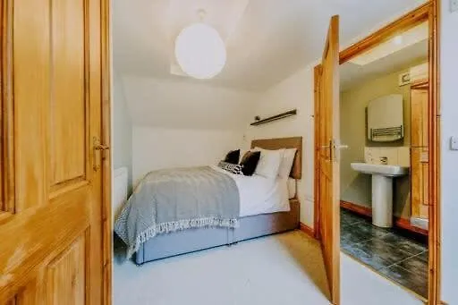 The Unicorn's House Sleeps 10 People *