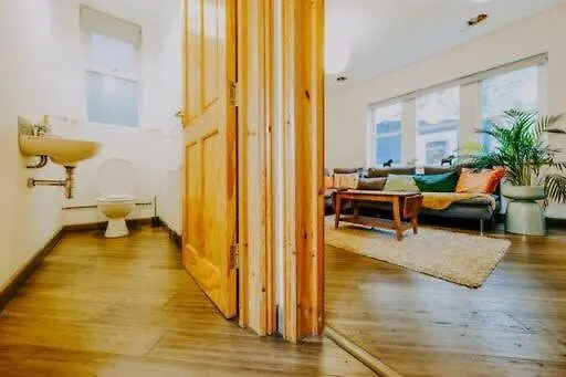 The Unicorn's House Sleeps 10 People Bristol