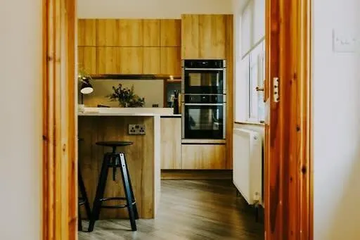 The Unicorn's House Sleeps 10 People * Bristol