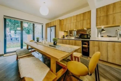 The Unicorn's House Sleeps 10 People Apartman