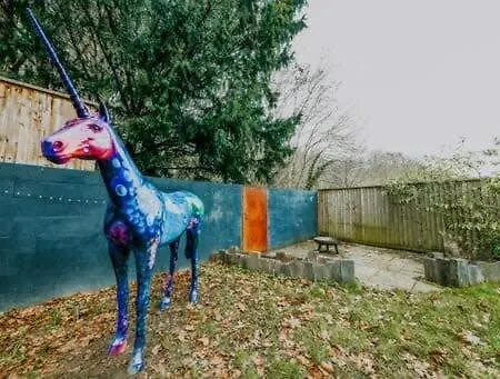 The Unicorn's House Sleeps 10 People * 布里斯托