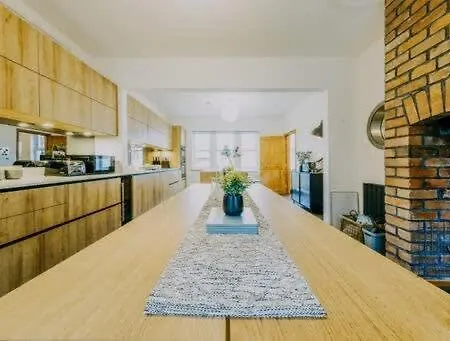 Apartamento The Unicorn's House Sleeps 10 People